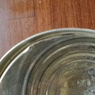 Can with bent lip